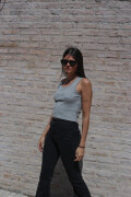 Musculosa Relief GRIS