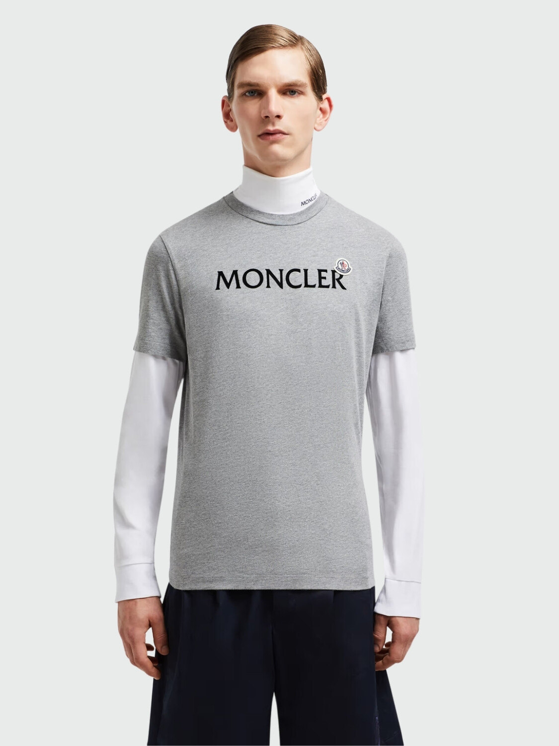 Moncler - Remera de algodón con logo Gris
