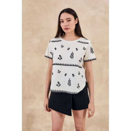 Remera Bordada Crudo Con Negro