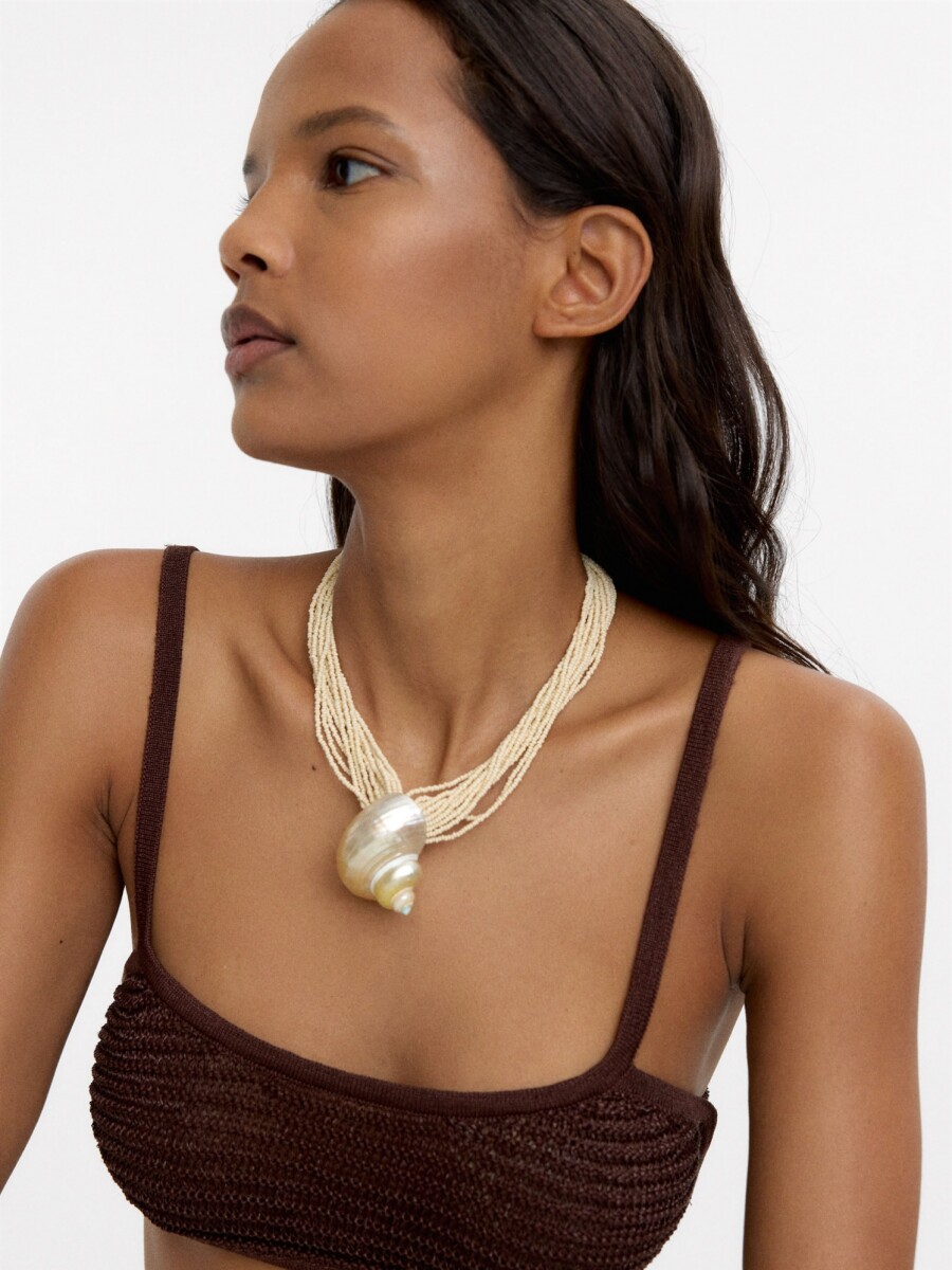 Collar Multihileras Con Concha blanco