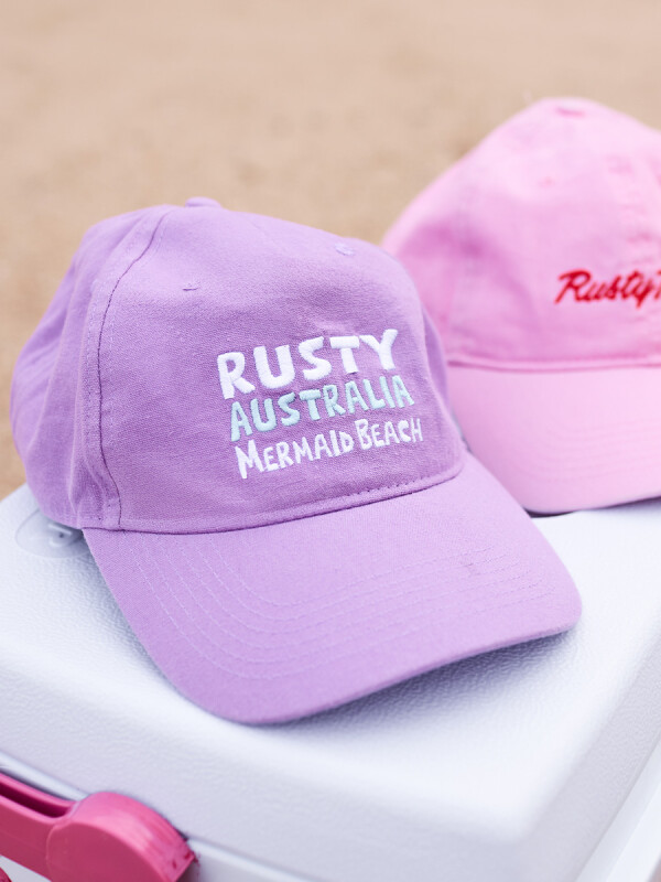 GORRO VISERA ELIRA RUSTY Fucsia