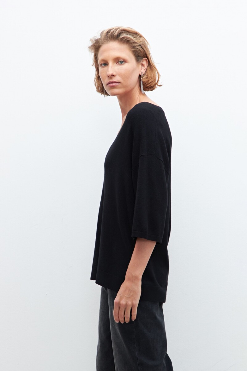 Sweater manga corta negro