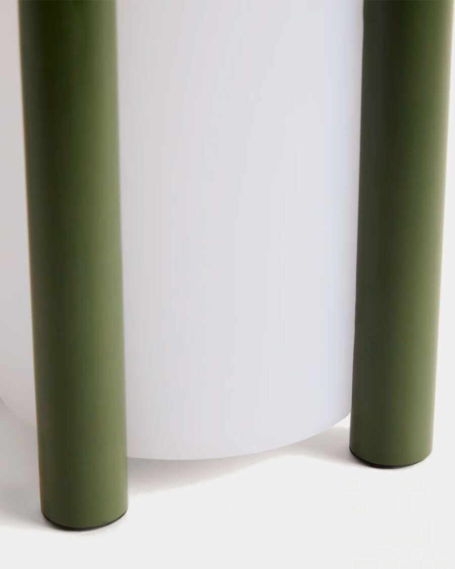 Lámpara de mesa pequeña portátil Leros de polietileno y acero verde Lámpara de mesa pequeña portátil Leros de polietileno y acero verde