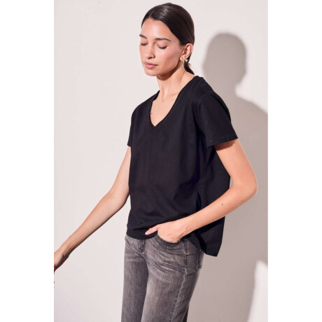 Remera Escote V Metalizado Negro