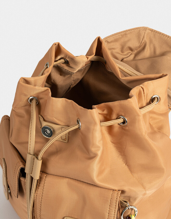 Mochilas Urbanas Mochila Deportiva Con Solapa - Marron Beige