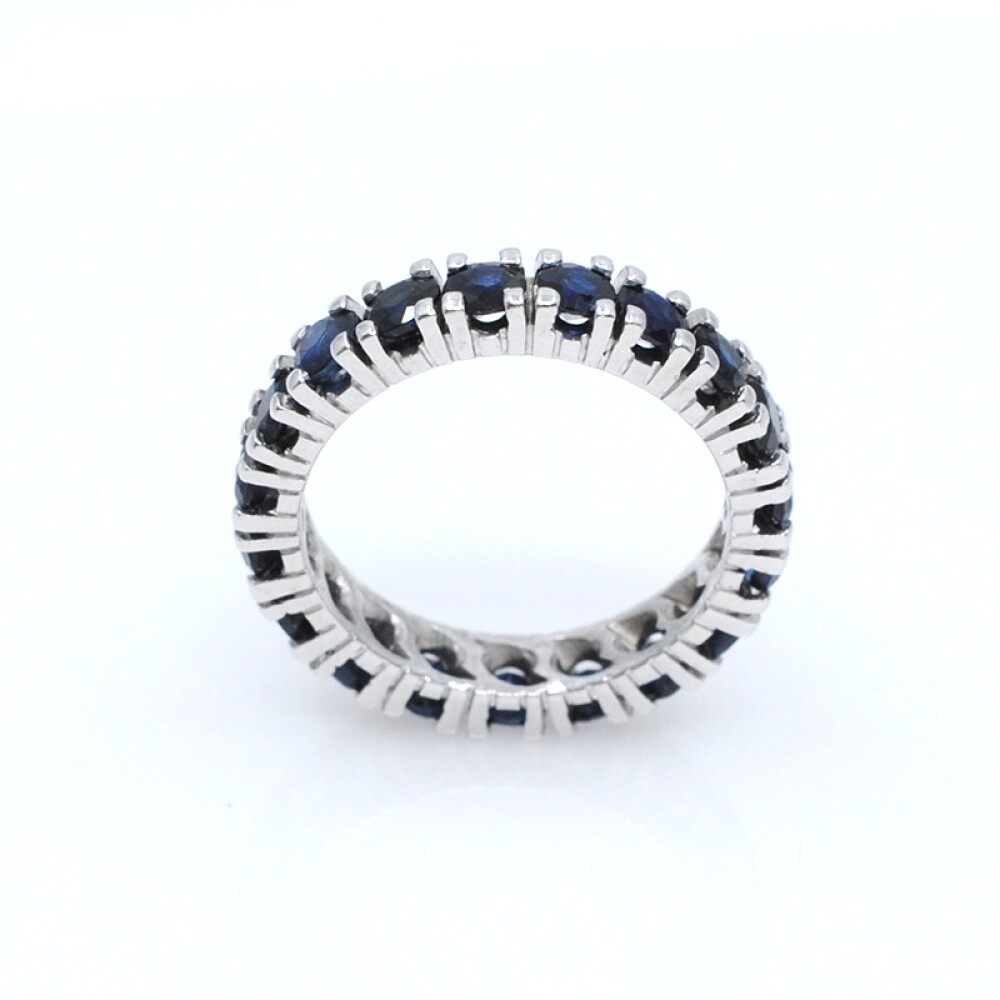 Anillo en oro 18k blanco y zafiros sintéticos Anillo en oro 18k blanco y zafiros sintéticos