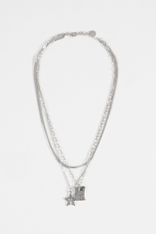 Collar triple cadena dijes plateado