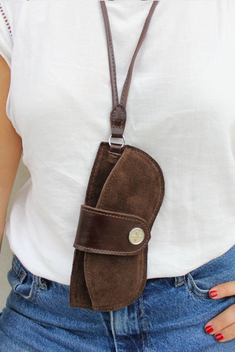 Cuelga lentes LIS Chocolate