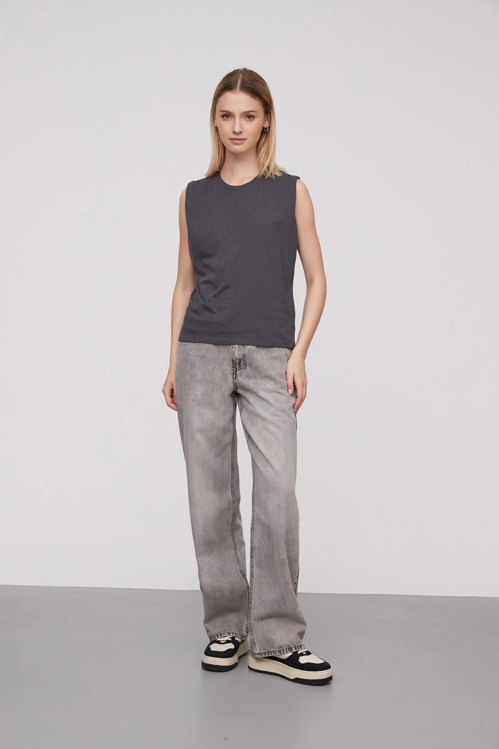 Remera Hortensia Gris Oscuro