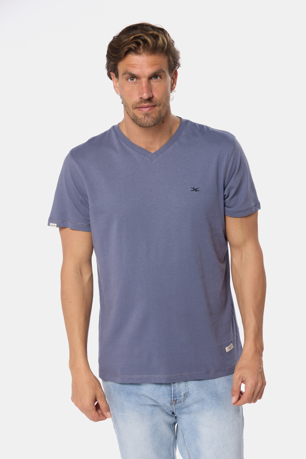 REMERA LISA ESCOTE V Lila