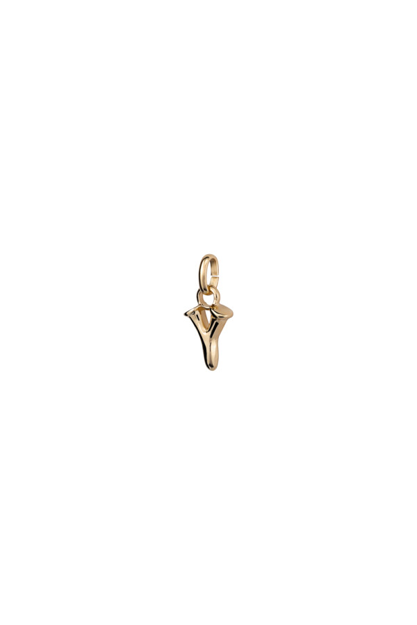 CHARM DE ALEACION DE METALES BAÑADO EN ORO DE 18 K CON FORMA DE LETRA Y CON ARGOLLA Charm