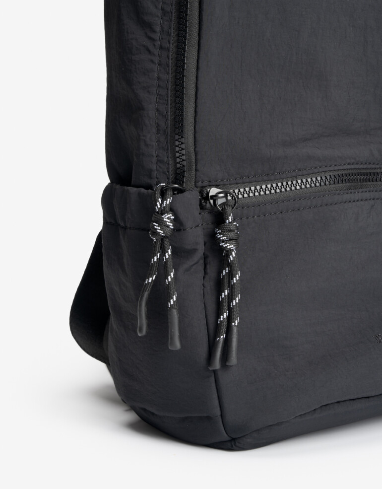 Mochilas Urbanas Nylon Mochila Con Bolsillo Delantero Y Laterales. - Negro