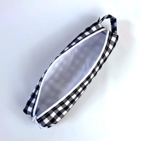 Estuche Toothy Vichy Black