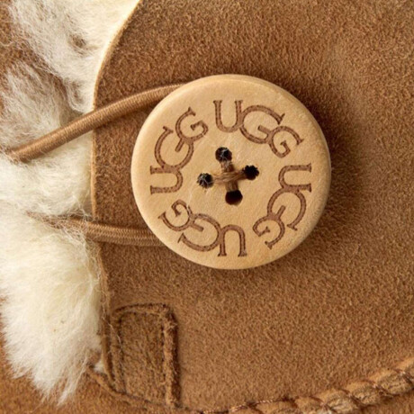 Botas UGG Mini Classic Bailey Button Marrón