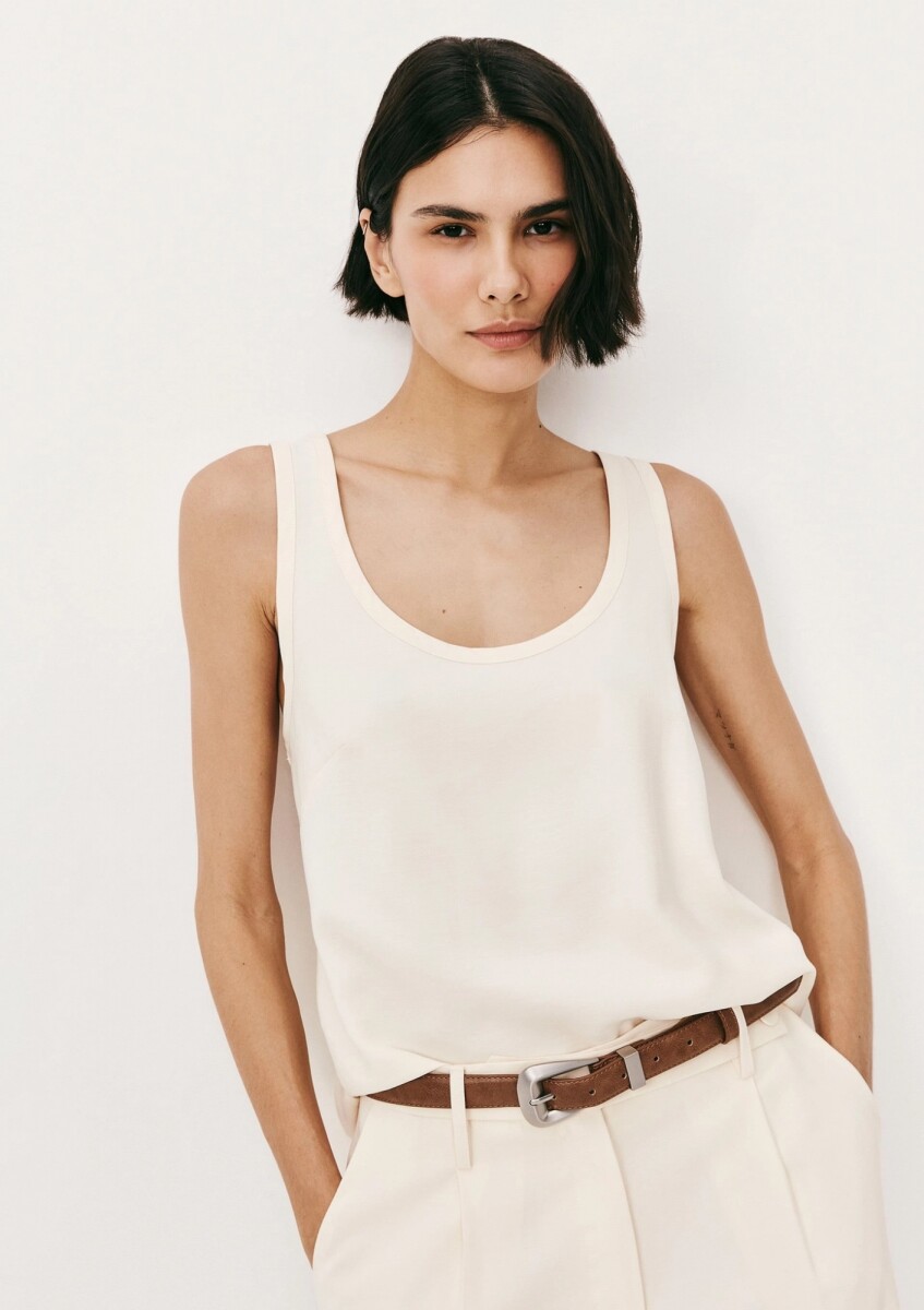 BLUSA CON DESCOTE EN U - BLANCO 