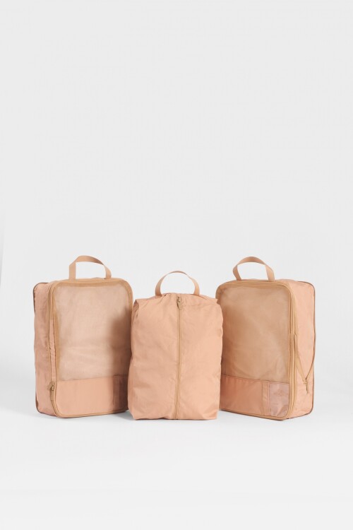 Set de 3 estuches de viaje con compartimentos grandes tostado