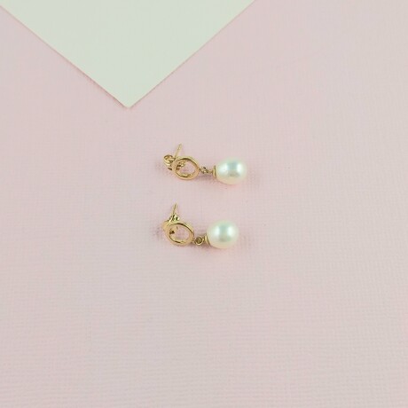 Par de caravanas de oro 10 ktes con perlas de río. Par de caravanas de oro 10 ktes con perlas de río.
