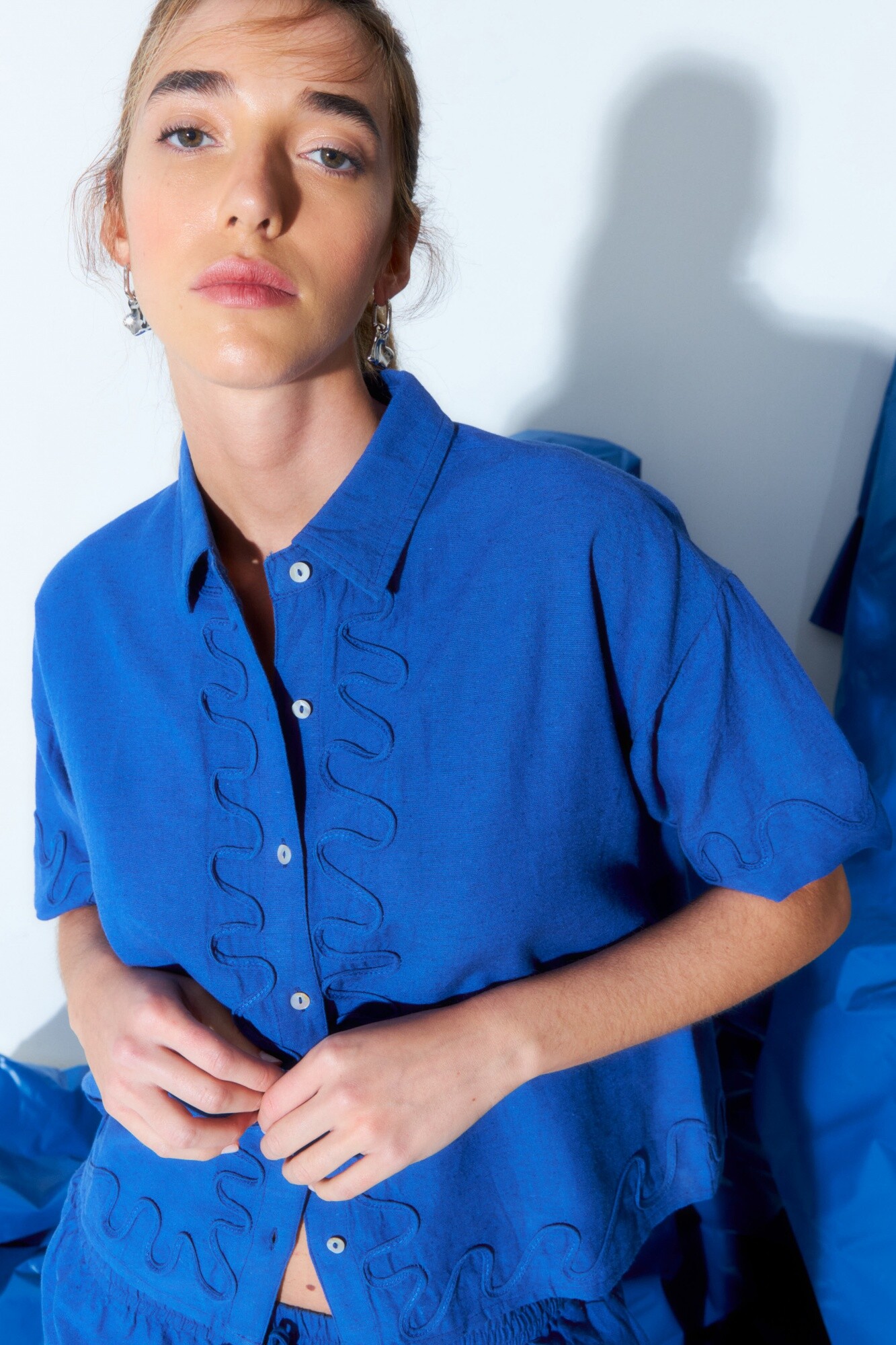Camisa manga corta wavy sun - azul — Symphorine
