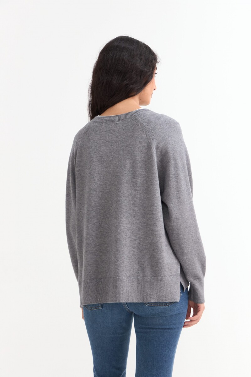 Sweater con cuello abierto y tajos laterales GRIS