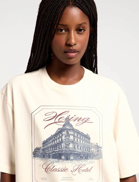 CAMISETA OVERSIZED CON ESTAMPA BEIGE