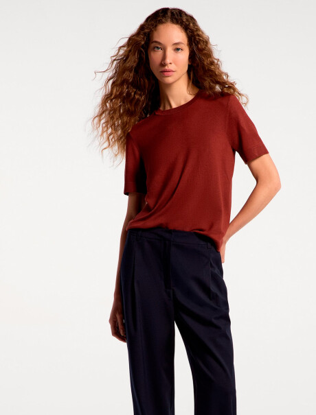 BLUSA DE MANGA CORTA EN PUNTO BORDEAUX