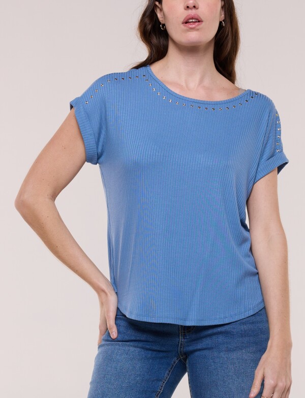 Remera Escote Con Tachas Metálicas CELESTE OSCURO