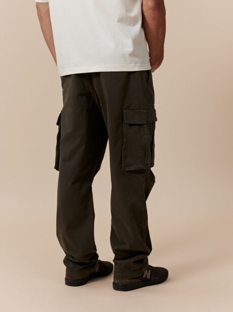 Pantalón cargo Kai VERDE MILITAR