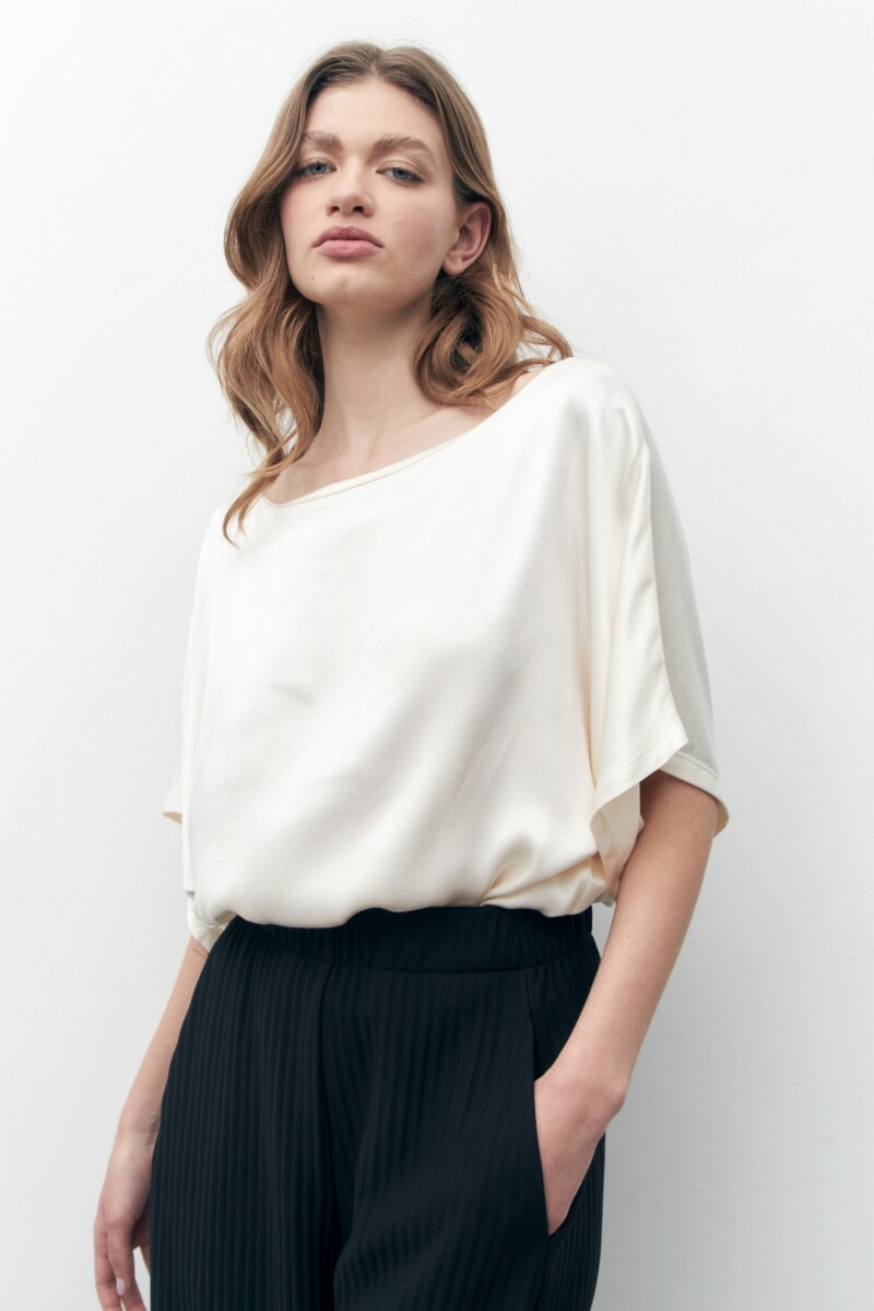 Blusa satinada beige