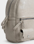 Mochilas Urbanas Mochila Efecto Croco Con Charm - Marron Beige