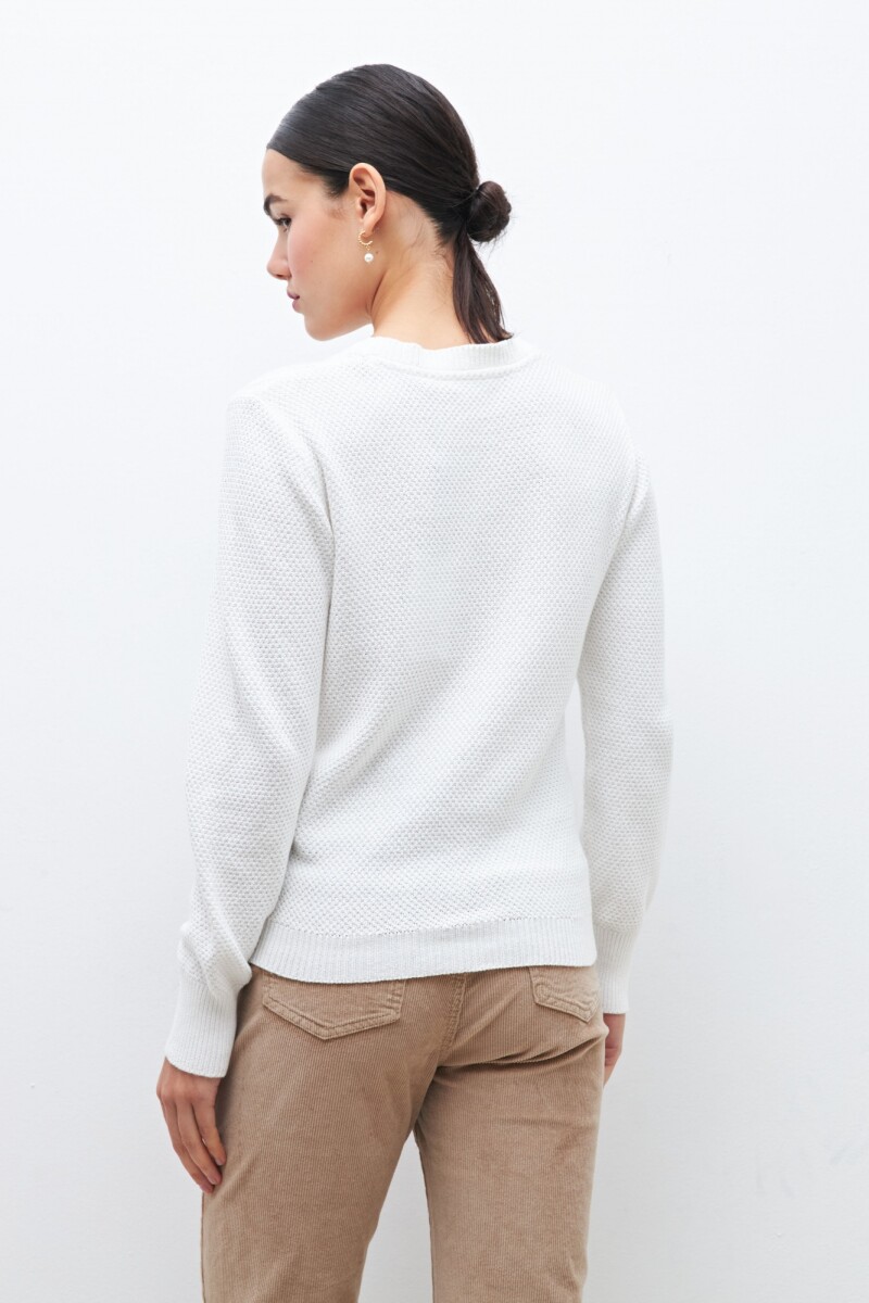 Sweater con bordado floral crudo