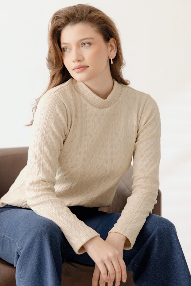 Polera con Cuello Alto. Beige