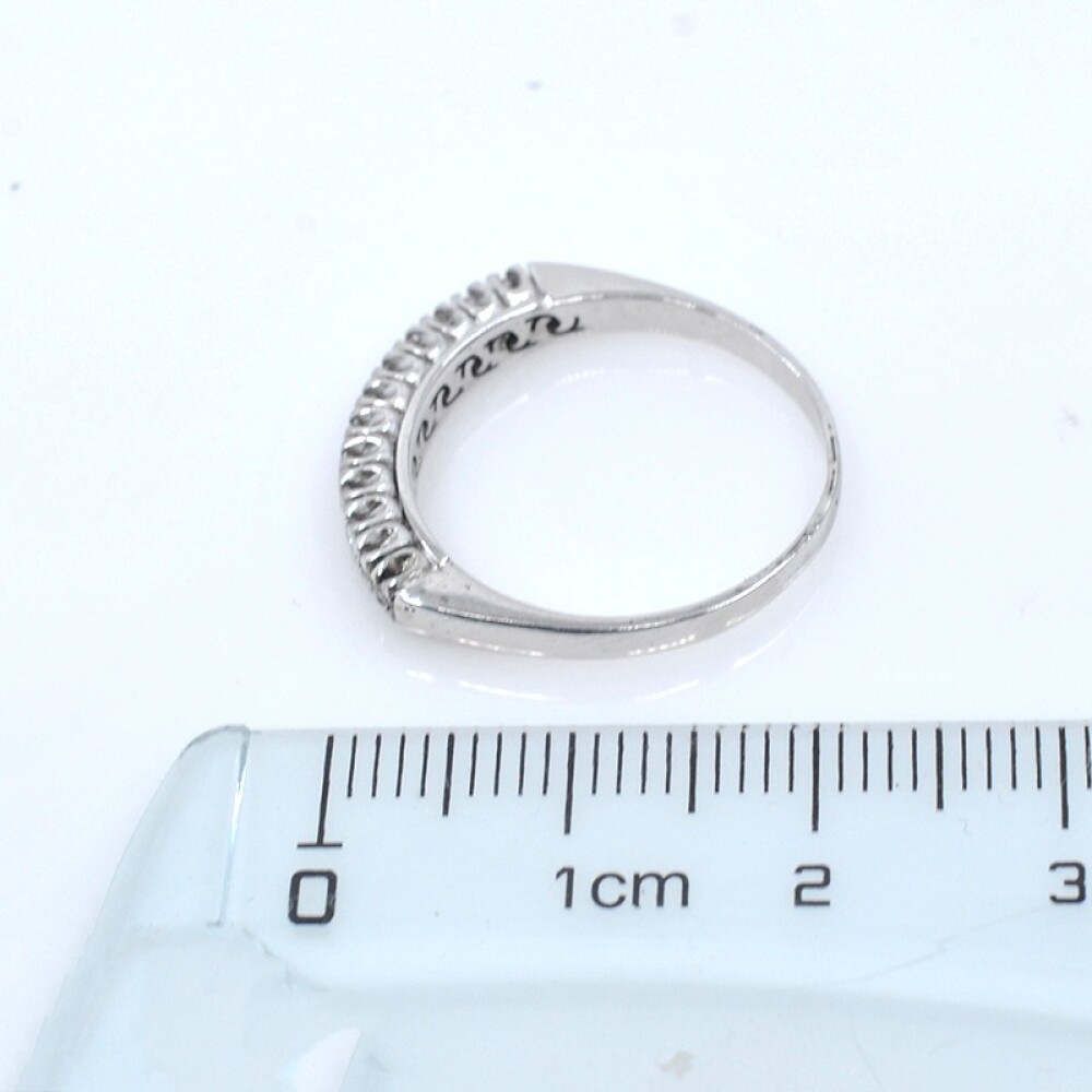 Anillo medio sin fin en oro 18k blanco con brillantes Anillo medio sin fin en oro 18k blanco con brillantes