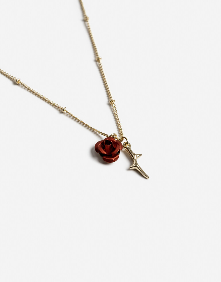 Cadena Corta con Dije Color Cadena Con Dije Rosa - Dorado