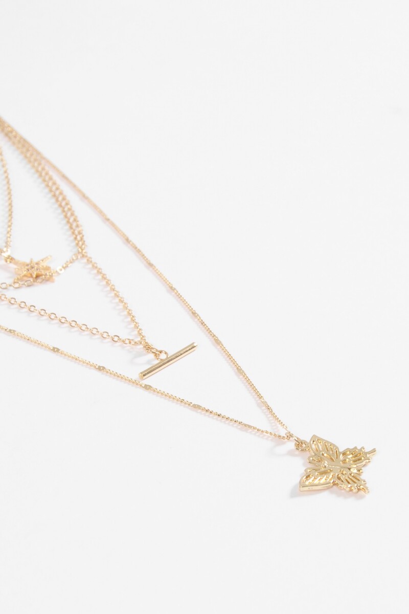 Collar triple dije mariposa dorado