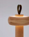 Lámpara de mesa portátil Luba de madera maciza de fresno y asa de algodón verde Lámpara de mesa portátil Luba de madera maciza de fresno y asa de algodón verde