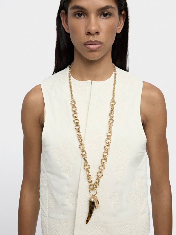 Collar Largo Con Colgante Efecto Carey marron