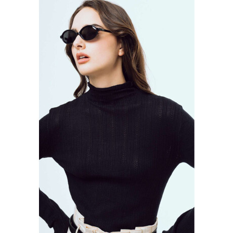 Top Margo Black
