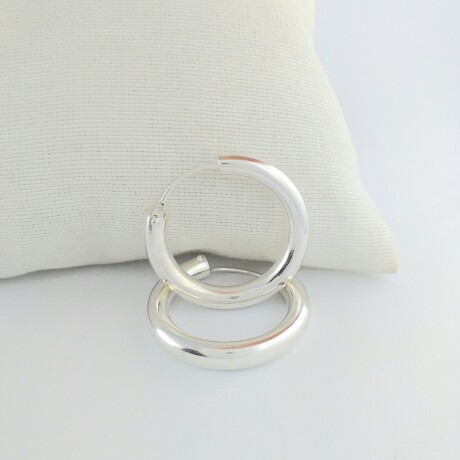 Aros de plata 925, modelo porteño, huecos. Aros de plata 925, modelo porteño, huecos.
