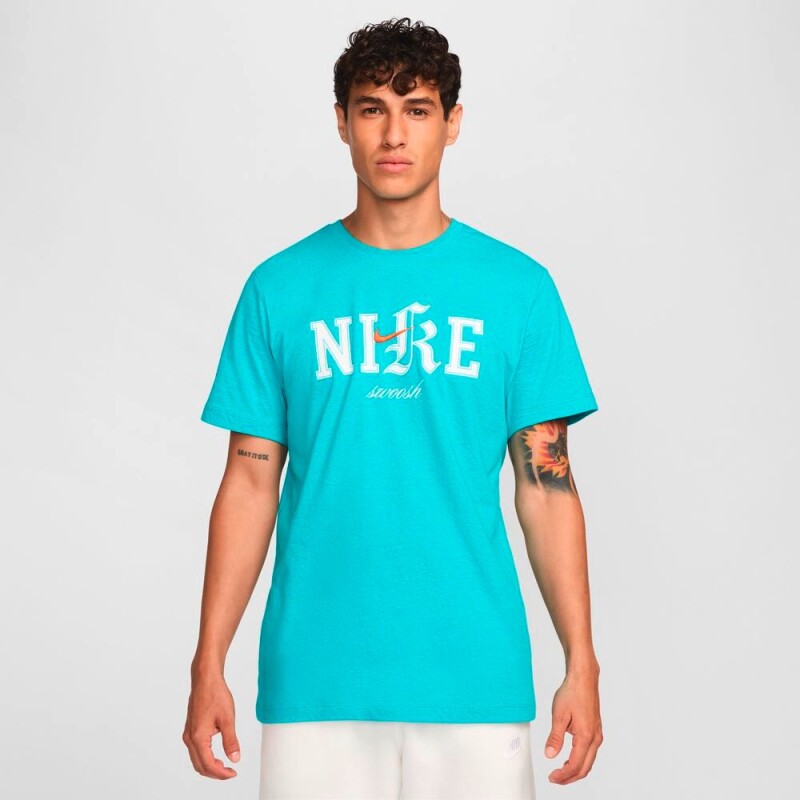 Camiseta Nike Sportswear Tee Oc de Hombre Celeste