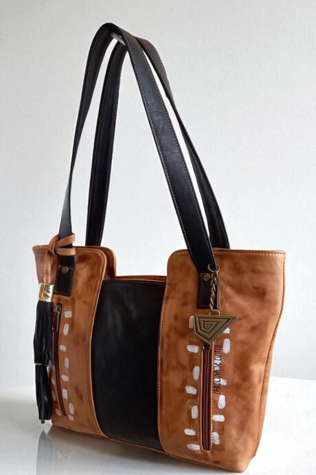 Cartera FILIPPA De Cuero Con Arte Pintada A Mano Negro Y Terra