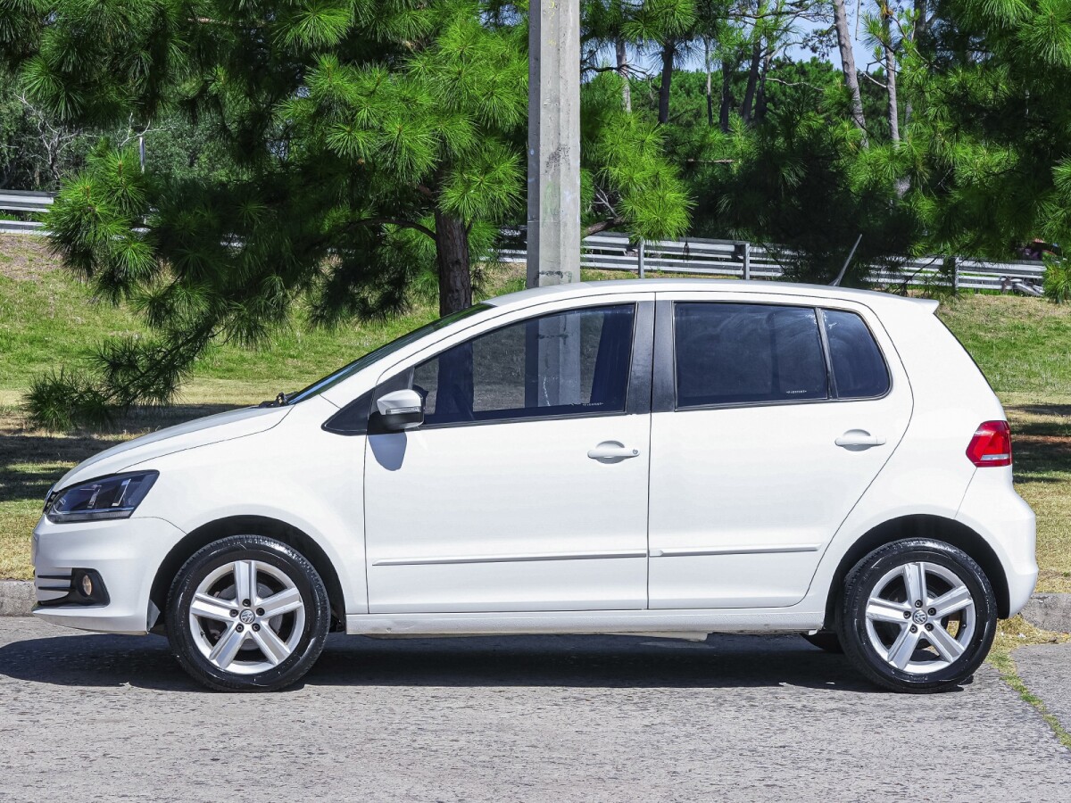 Volkswagen Fox Highline 1.6 Extra Full| Permuta / Financia Volkswagen Fox Highline 1.6 Extra Full| Permuta / Financia