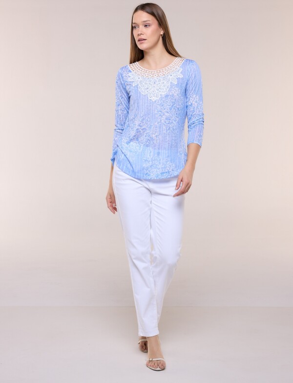 Blusa Estampada Devoré Con Pechera De Encaje CELESTE/MULTI