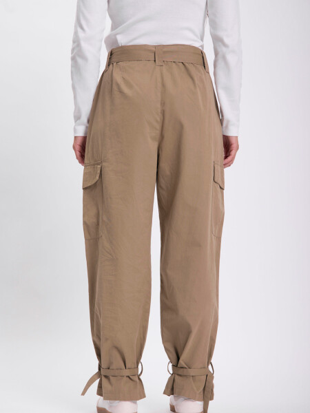 Pantalón casual cinto Beige