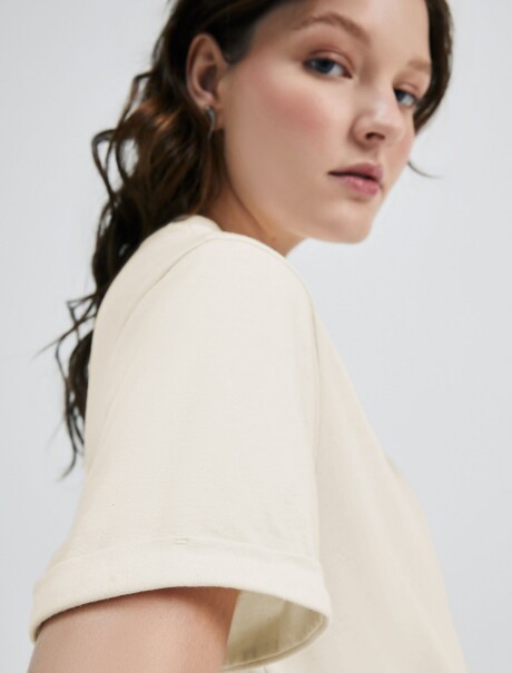 BLUSA BÁSICA CON PLIEGE BEIGE