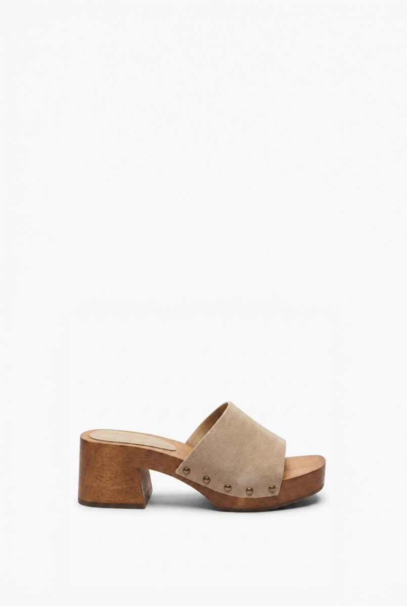 Zueco taco medio - beige 