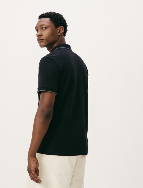 CAMISA DE CUELLO CON BORDADO NEGRO