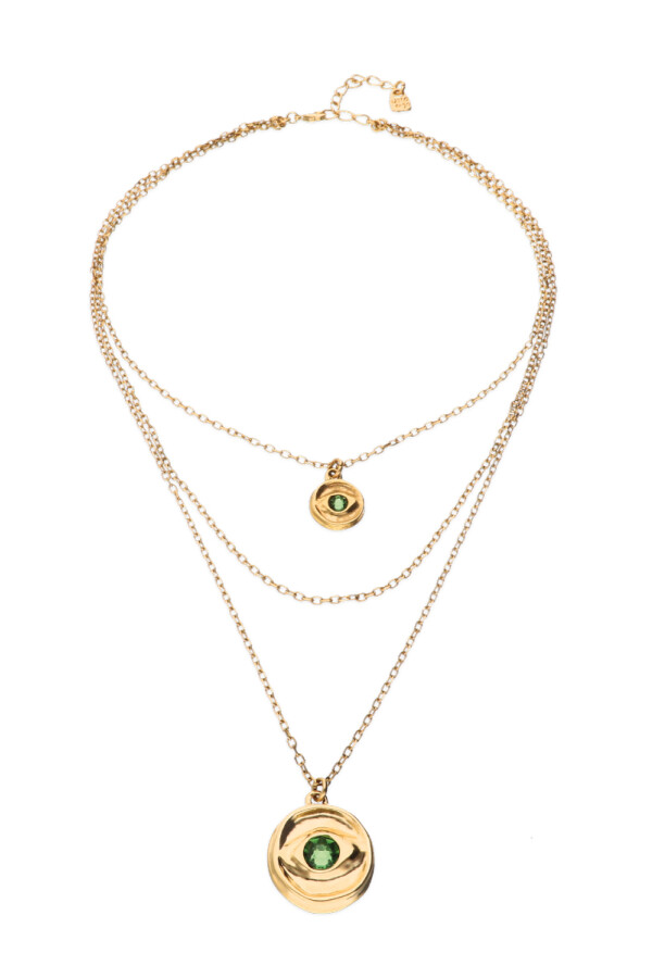 COLLAR TRIPLE EN ALEACIÓN DE METALES BAÑADO EN ORO DE 18K CON 2 CHARMS DE OJO Y CRISTAL FACETADO VERDE Colgante