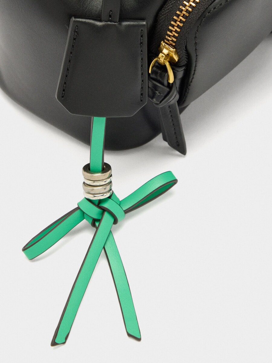 Mini Mochila Com Colgante negro