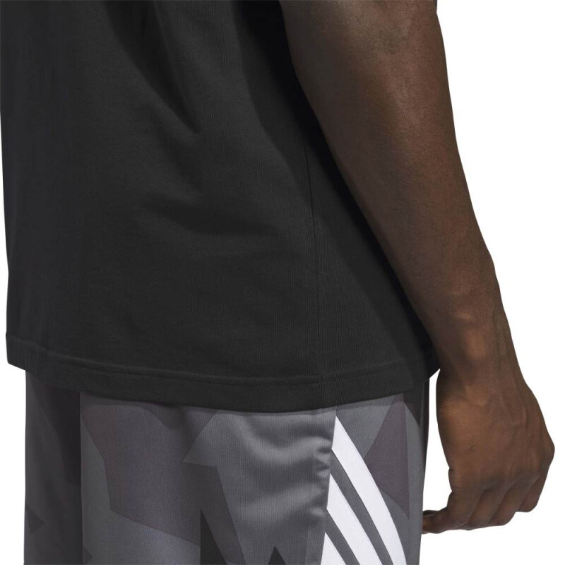 REMERA ADIDAS LEGENDS HOOK Hombre JZ7526 Negro