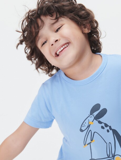 CAMISETA INFANTIL CON ESTAMPA CELESTE